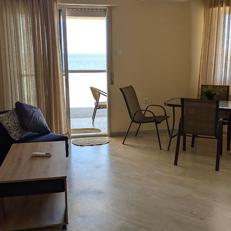 Beachfront Apartment Nea Moudania Buitenkant foto