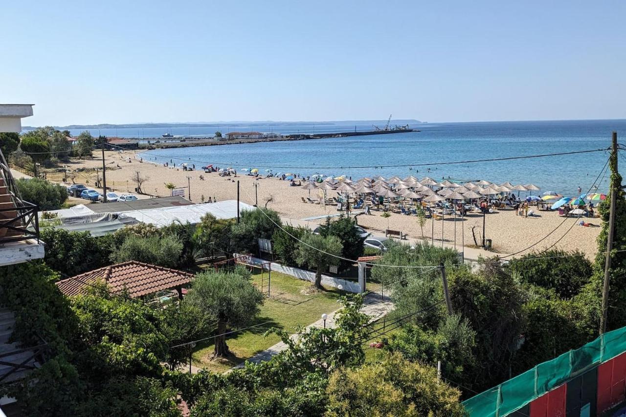 Beachfront Apartment Nea Moudania Buitenkant foto