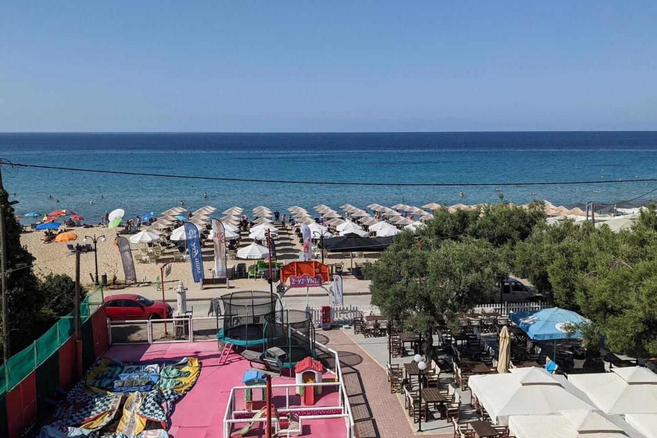 Beachfront Apartment Nea Moudania Buitenkant foto
