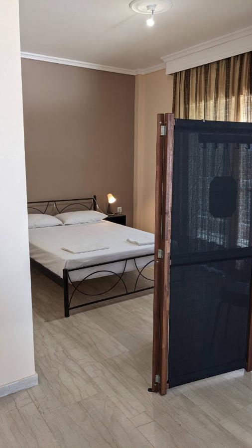 Beachfront Apartment Nea Moudania Buitenkant foto