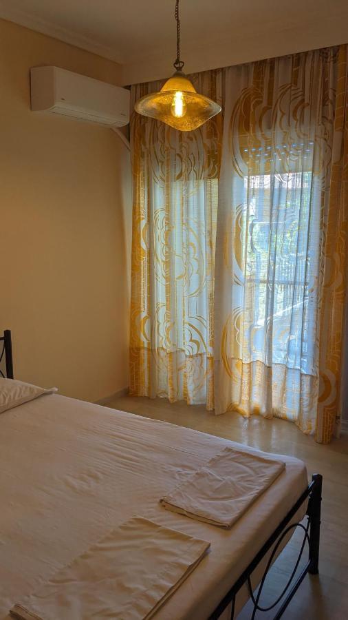 Beachfront Apartment Nea Moudania Buitenkant foto